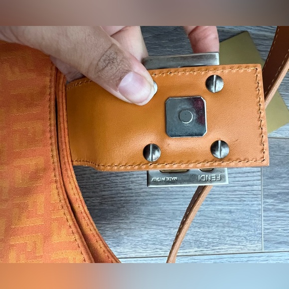 Fendi Orange baguette shoulder bag - Picture 7 of 16
